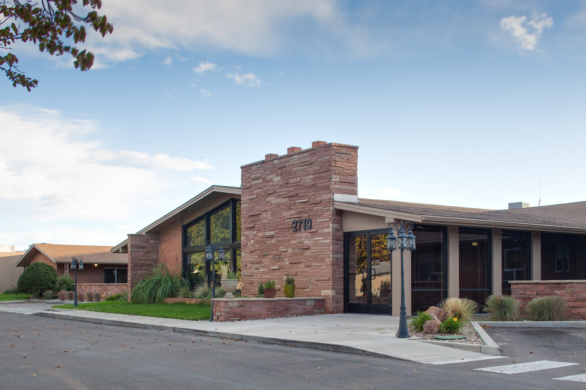 Front outdoor view of Pikes Peak Post Acute